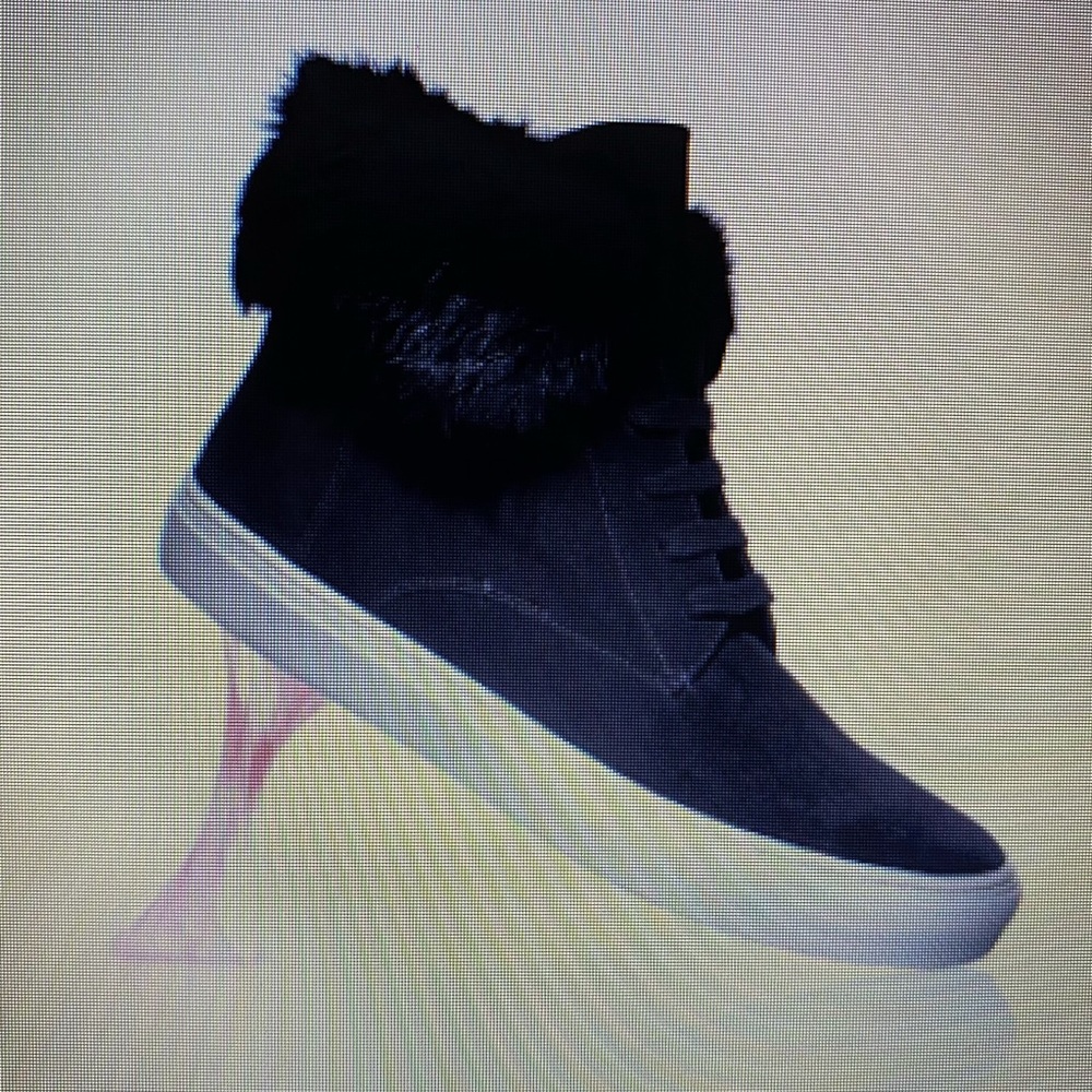 ⬇️PRICE⬇️ VINCE - Nyack Rabbit Fur -  Cuff Sneaker -  Black - 7M